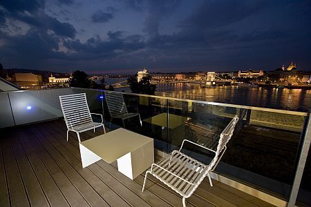 Fascinating view on the riverbank - Hotel Lanchid 19 - suite with terrace