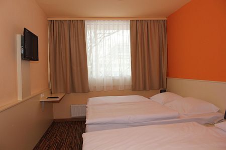 Cheap hotel in Budapest in the near of Ulloi road - Hotel Pest Inn by the road to the airport