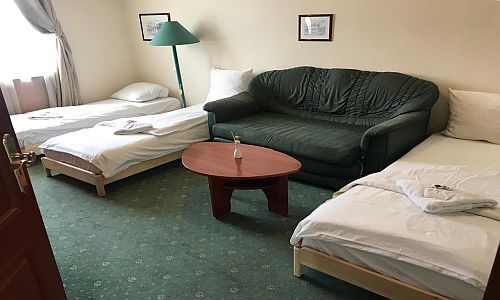 Cheap triple bedroom in Buda at the Korona Pension